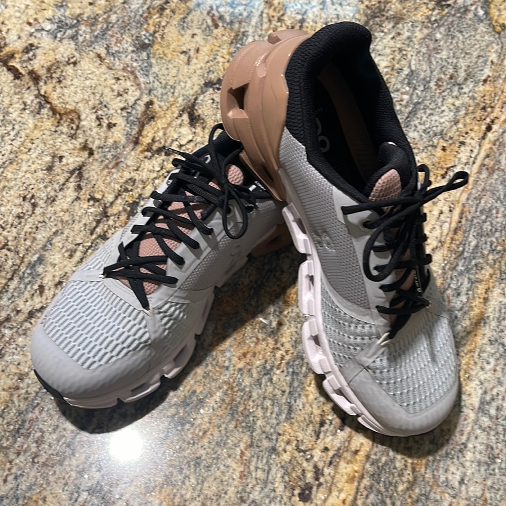 Womens On sneakers EUC